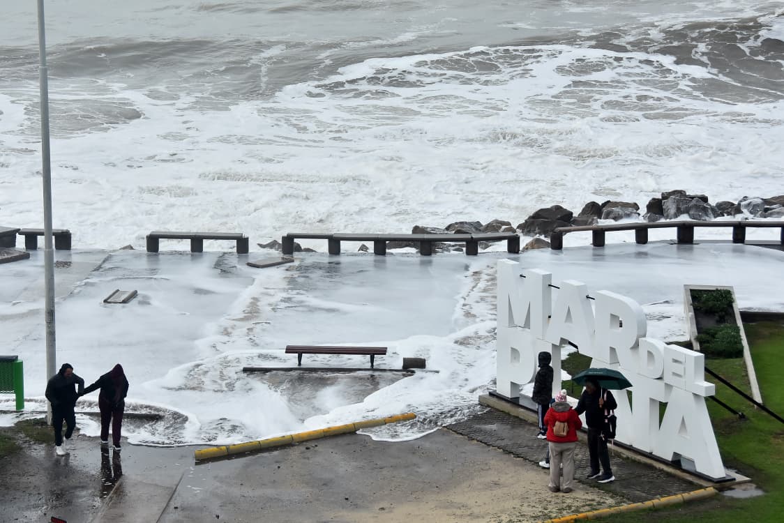 Impactantes imágenes del temporal en Mar del Plata