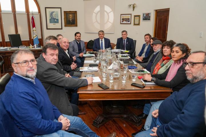 Estatales y gobierno terminan como siempre: a cuarto intermedio