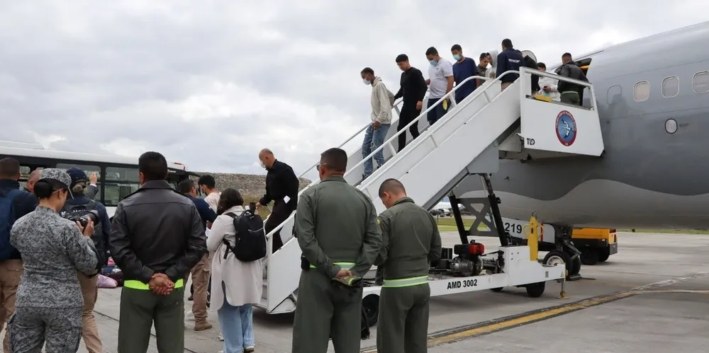 Llega el vuelo de argentinos deportados por Trump