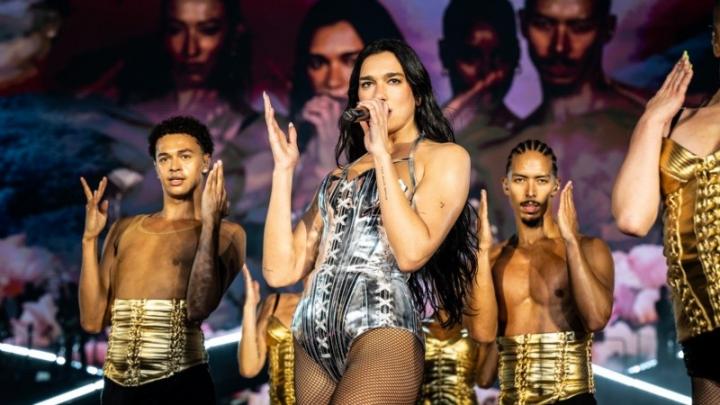 Dua Lipa cantó “De música ligera” y enloqueció a todos