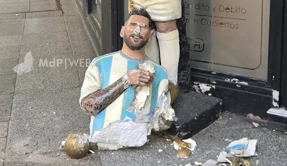 Destrozaron una estatua de Lionel Messi