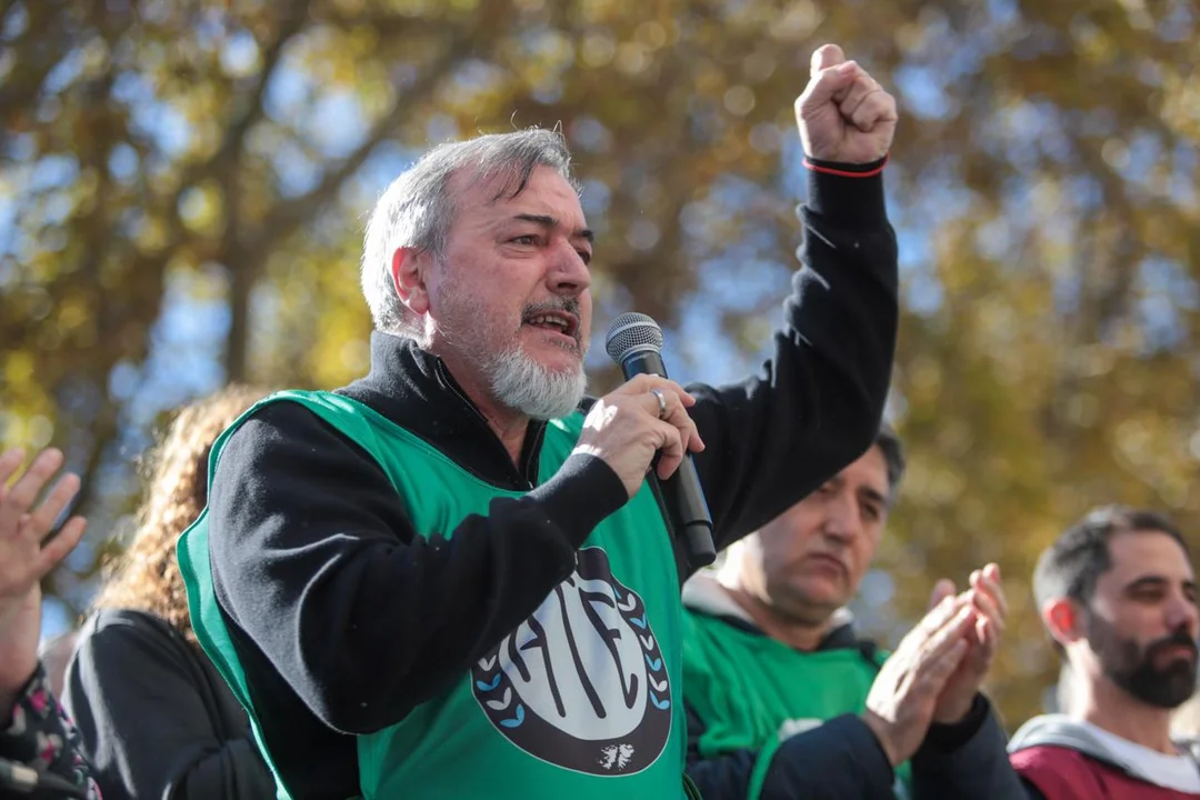 ATE rechazó la suba salarial y disparó contra la UPCN