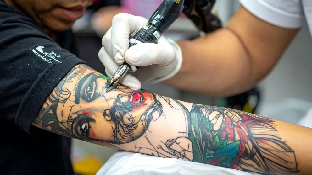 El 60% de los argentinos tiene tatuajes