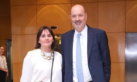 Todo queda en familia: $ 114 millones a la mujer de Sturzenegger