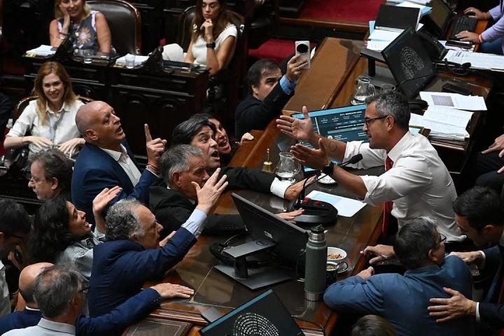Diputados no escucharon y aprobaron la reforma laboral