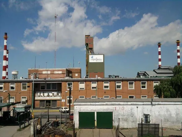 Rigolleau apagó hornos y trae vajilla terminada de China