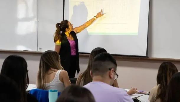 Maestros bonaerenses: más de 2 millones de sueldo inicial