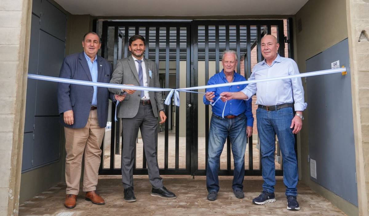 Pullaro entregó viviendas a afiliados de UPCN Santa Fe