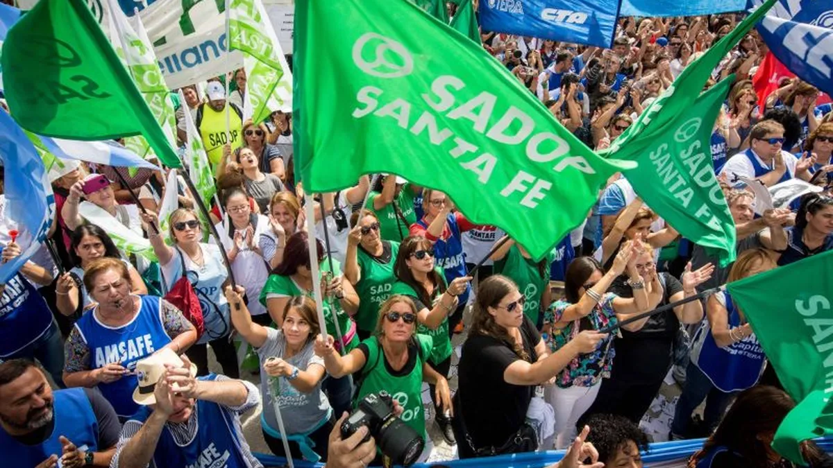 Para Sadop, el aumento salarial es 