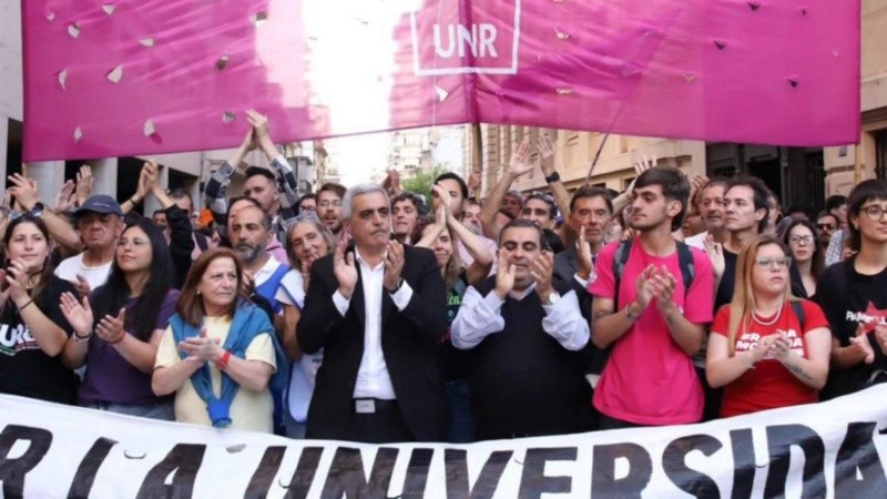 Amenazan al rector de la UNR: 