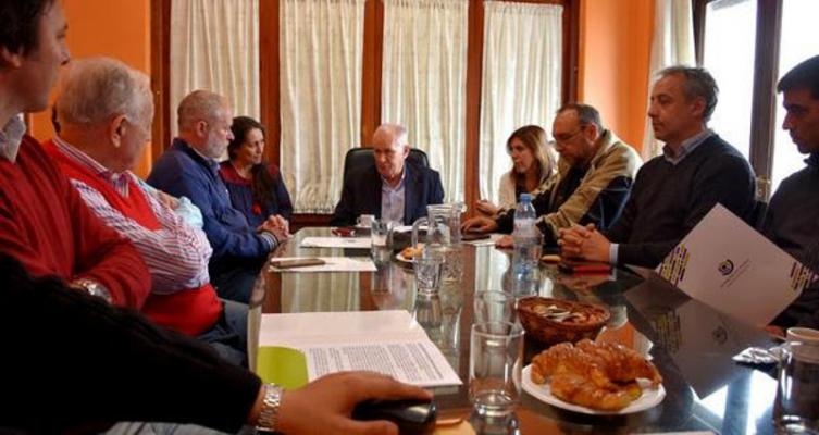 Gremios públicos salieron en defensa del Iapos
