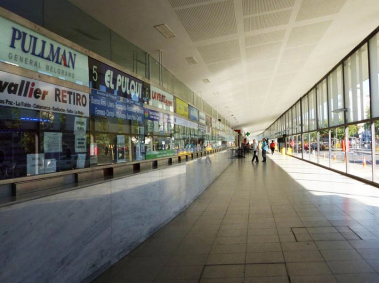 Terminal vacía: no hay reservas para viajar en el verano