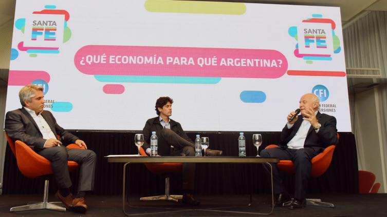 Lifschitz, en conferencia con economistas del país