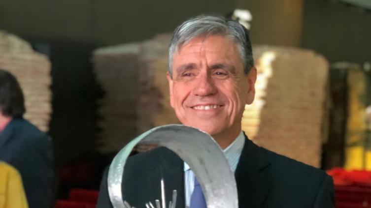 Científico santafesino distinguido con medalla de oro