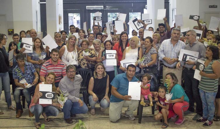 Santa Fe: miles de familias ya tienen las escrituras de sus casas