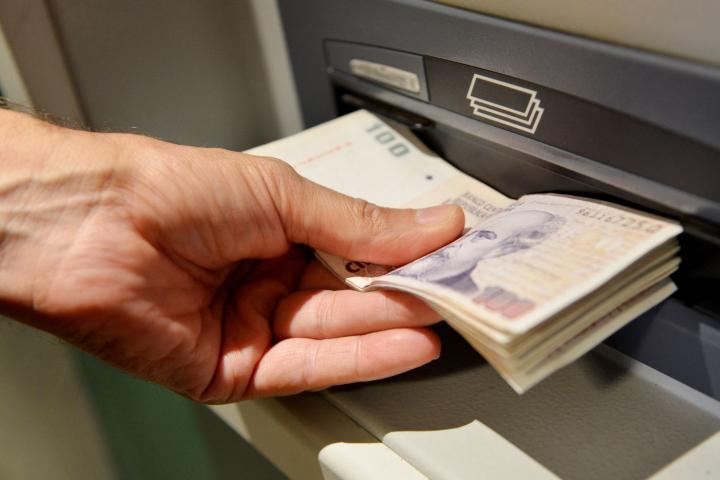 Salud: pagan haberes a agentes reemplazantes