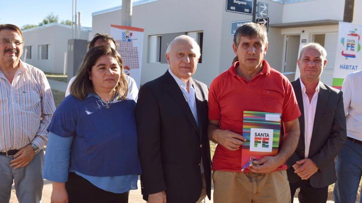 Lifschitz entregó viviendas en Chañar Ladeado