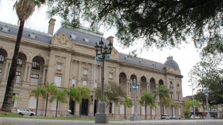 Abonan la cláusula de actualización salarial