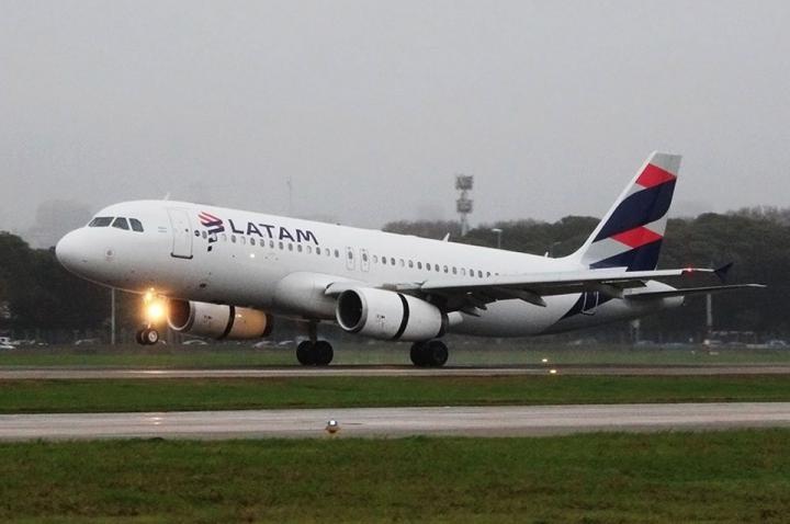 Latam dejará de volar desde Rosario a San Pablo