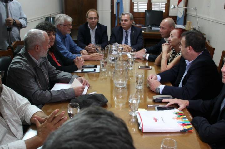 Gremios dicen que “hay avances” en la paritaria estatal 