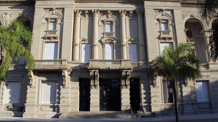 Santa Fe descontará los días a todos los agentes públicos