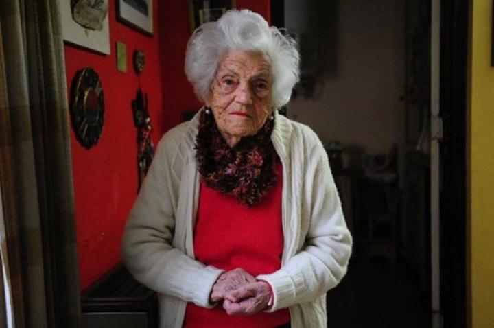 Tiene 105 años y sigue yendo a votar