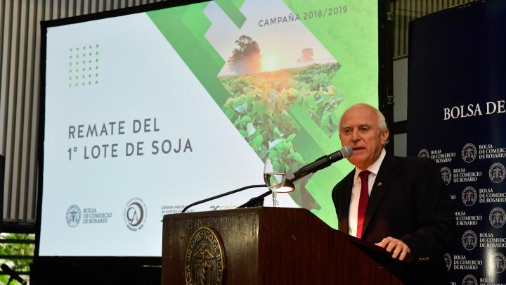 Lifschitz participó en Rosario del primer remate de soja