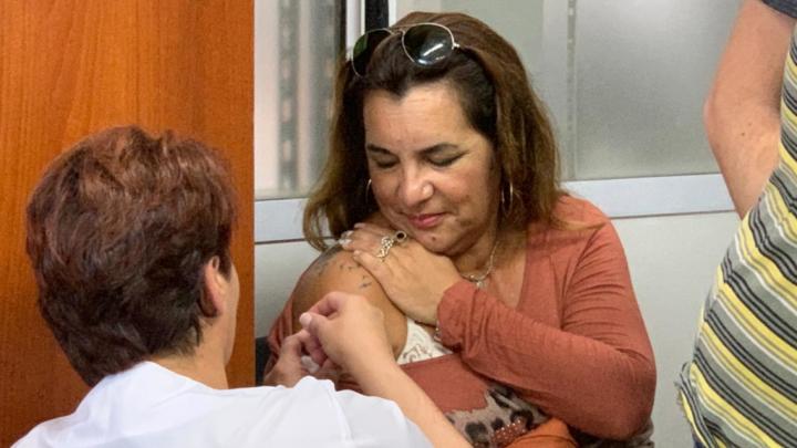 Iapos comenzó con la campaña de vacunación antigripal