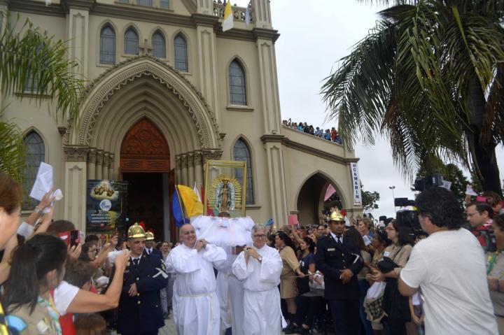 La lluvia no impidió la llegada de miles de fieles a Guadalupe