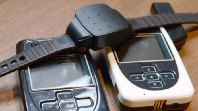 Usarán pulseras duales para casos de violencia de género