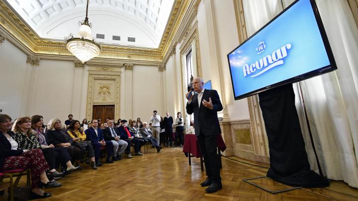 Santa Fe presentó Acunar, un alimento a base de leche 