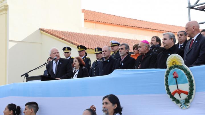 Lifschitz: “A la Argentina la hacemos entre todos” 