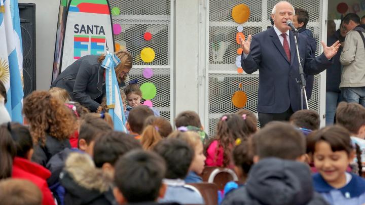 El gobernador inauguró un nuevo edificio escolar 