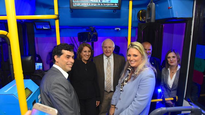 Lifschitz presentó el primer trolebús eléctrico fabricado en Santa Fe