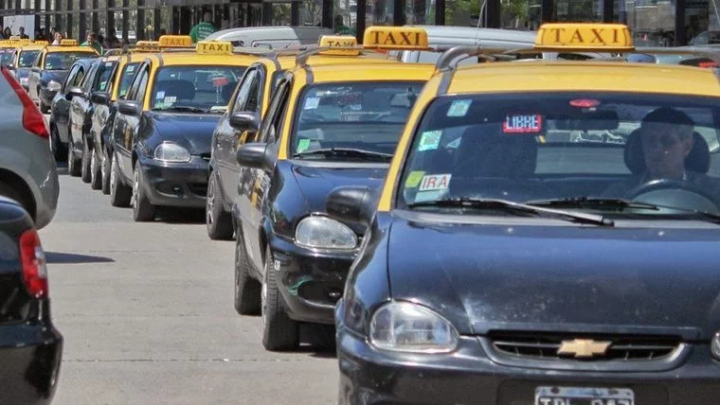 Viajar en taxi es más caro en Rosario