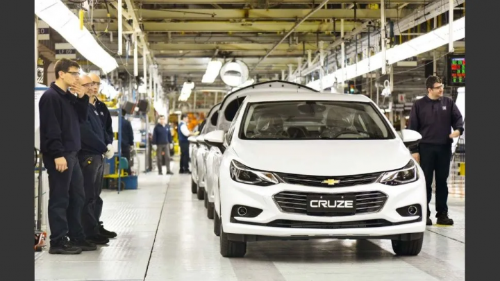 General Motors suspende a todo su personal