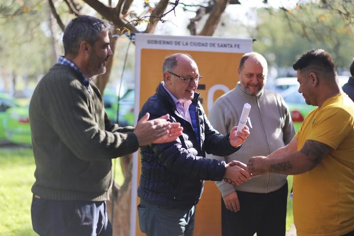 El Gobierno de la Ciudad entregó licencias a remises