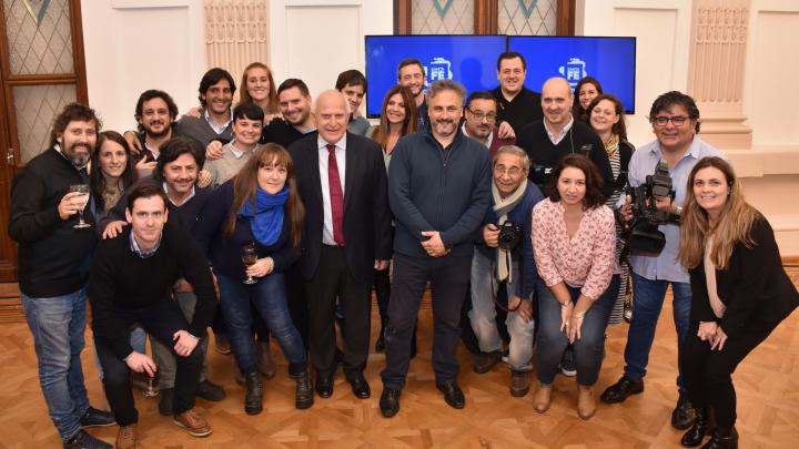 El gobernador saludó a los periodistas en su día 