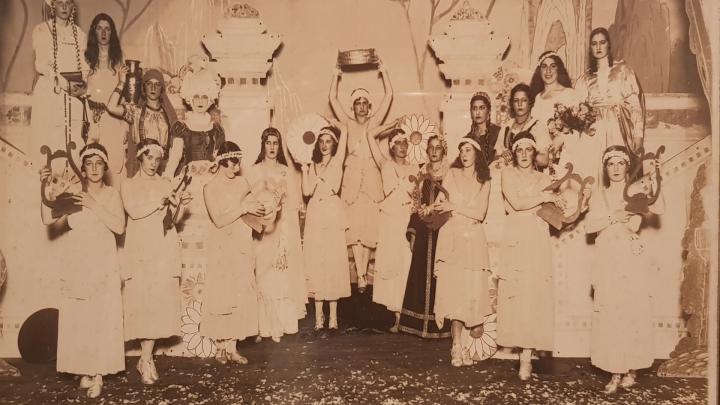 Exhiben fotografías de mujeres de la historia santafesina