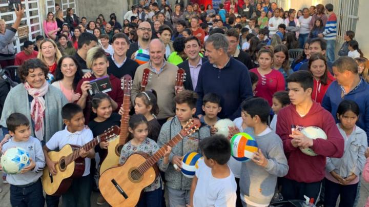 Escuelas recibieron elementos adquiridos con la venta de bienes decomisados