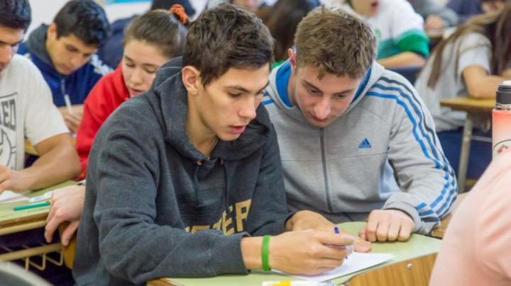 Aumentó a 85 % la tasa de escolarización secundaria en Santa Fe