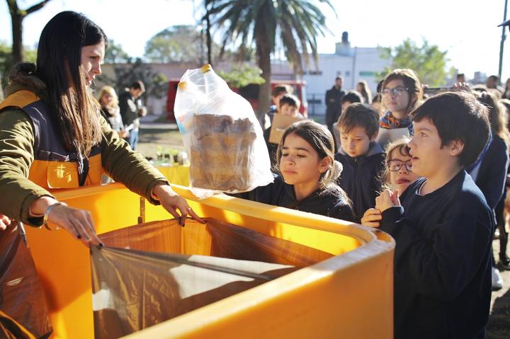 Vecinos y alumnos de Santa Fe se sumaron al ecocanje