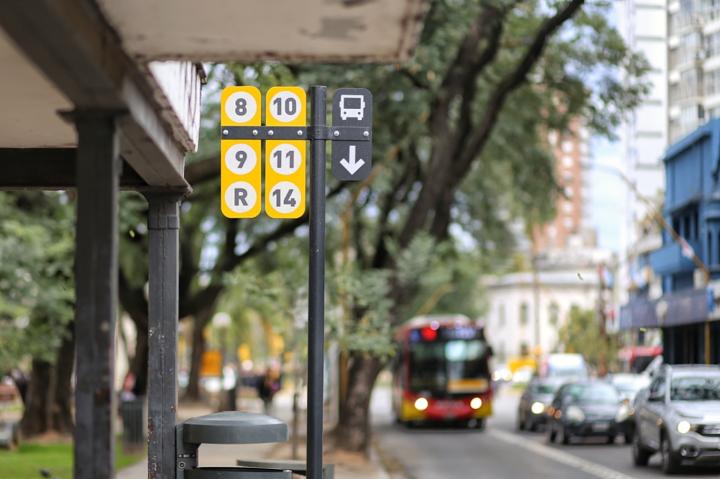 Colocan 1.200 carteles indicadores de paradas de colectivos