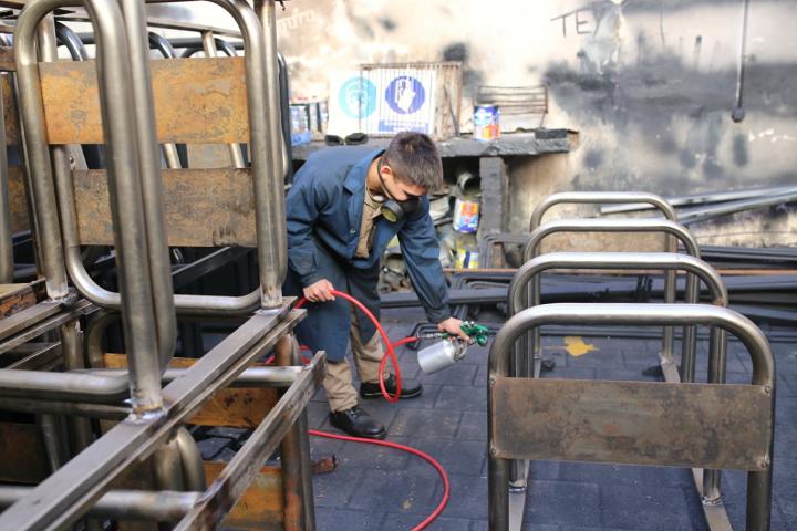 Escuelas de Trabajo: jóvenes aprenden y ayudan a la comunidad