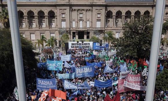 Para los gremios, la cláusula gatillo no se toca
