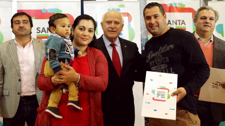 Entregaron 331 escrituras a vecinos de La Capital