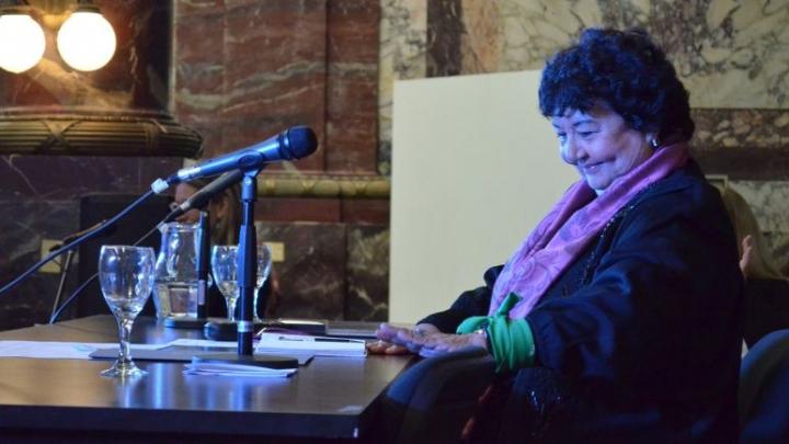 Dora Barrancos recibió el Honoris Causa de la UNR