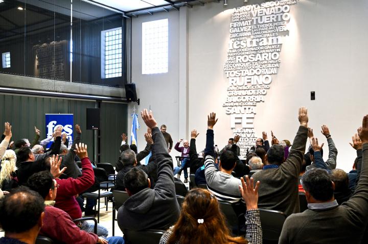 Municipales santafesinos en estado de alerta y movilización