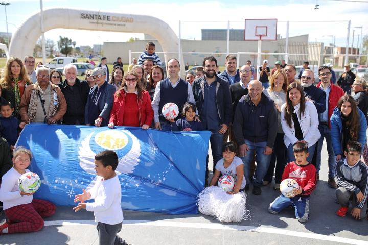 Corral inauguró la plazoleta Nelson Mandela