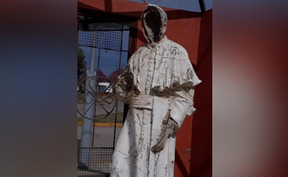 Vandalizaron una estatua de Juan Pablo II